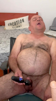 De olho na vizinha bonita ...