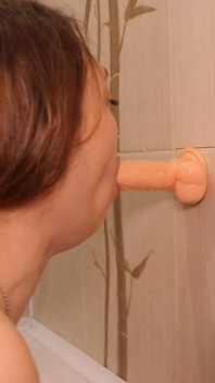 Very Hot Gagging Deepthroat Blowjob Dildos in Shower