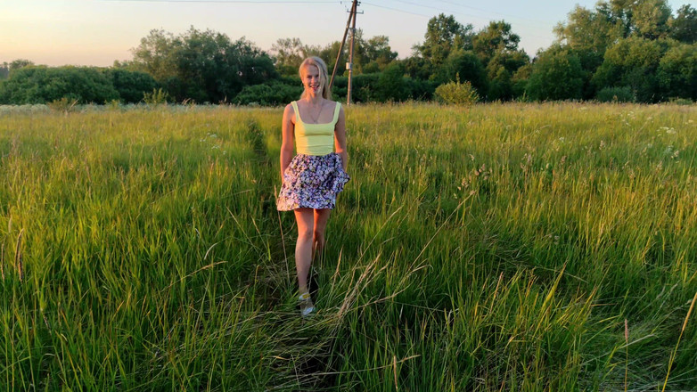 S-Wife Katy: Ejaculare mare la apus pentru soția drăguță Katy.