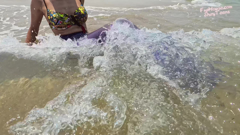 Shiny teens: 874 su altında parlak mavi külotlu çorap