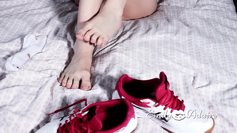 Emily Adaire: Do you want to cum on my feet? Emily Adaire...