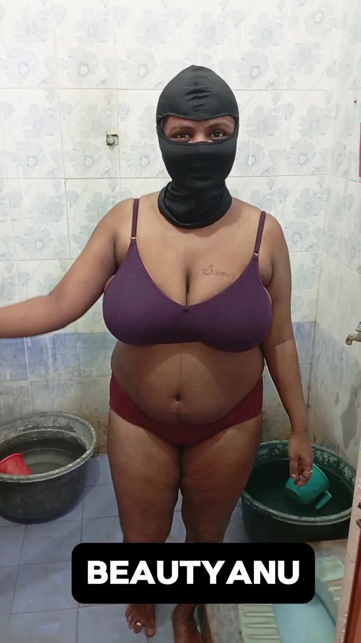 BeautyAnu: Bigboobs Aunty Sex with Neighbor