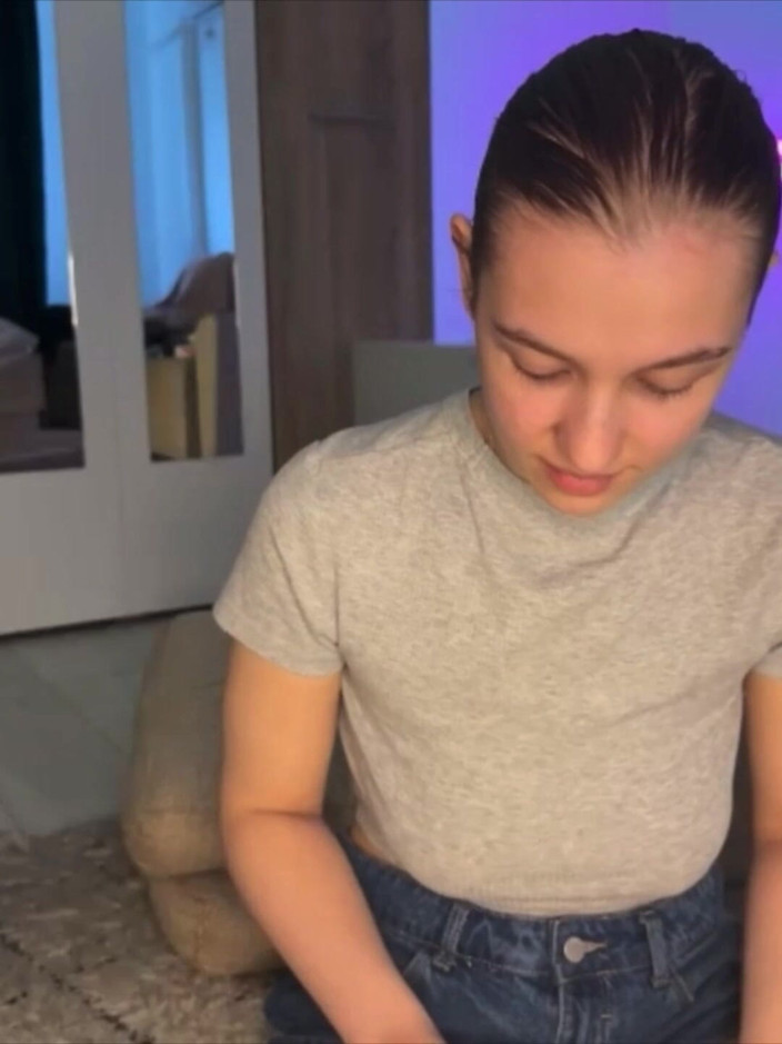 JuiceLussie: Playing with Her Pussy on Webcam