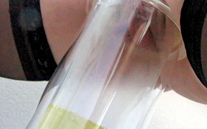 Hotvaleria: Mature Piss for You