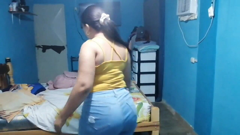 Sexysweet0455: Îmi masturbez pizda și fundul mare tare, așa că fratele meu...