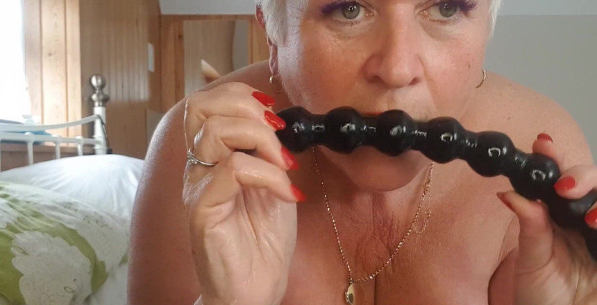 Uk Joolz: Más divertido con ese gran juguete mío de bolas anales ......