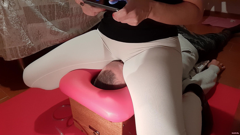 goddess82: Funny Smoth**ing Session Inside the Smoth**box!