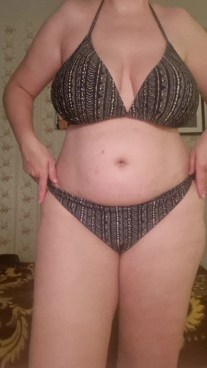 QueenJoo: MILF Strips and Masturbates to Orgasm