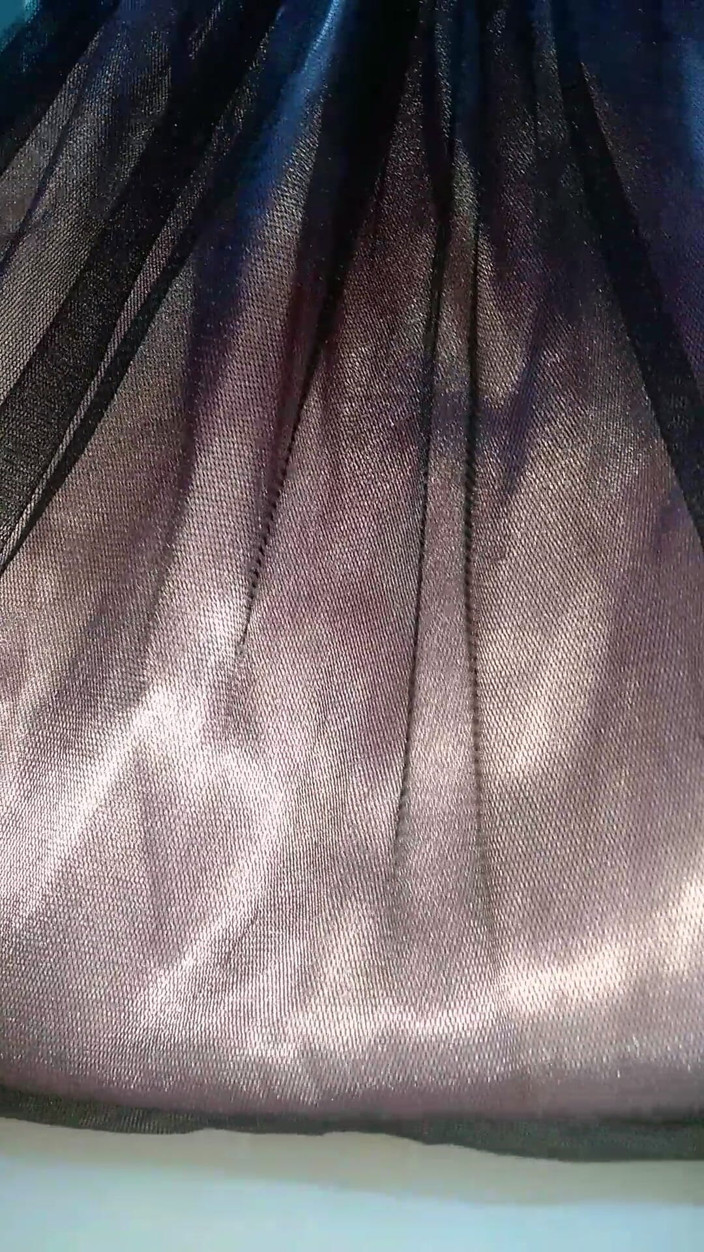 Naomisinka: Melancap Memakai Longdress Satin yang comel dan cantik
