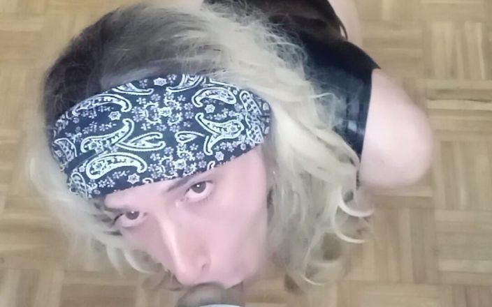 Penelopene27: Crossdresser Deeptroath