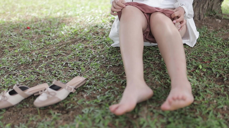 deafheaven666: Mijn eerste openbare video, masturberen in mijn witte satijnen jurk