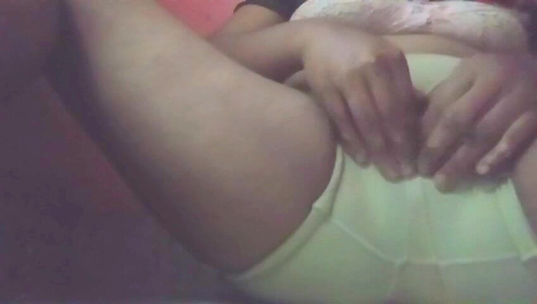 Nazmabd: Gospodina indiană Nazma își expune țâțele în pizdă și futai cu degetul, partea 1