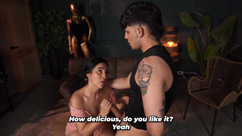 BigJackson: Die MILF-schneiderin Misst Schließlich Den 23 Cm Langen Schwanz Ihrer Kundin.