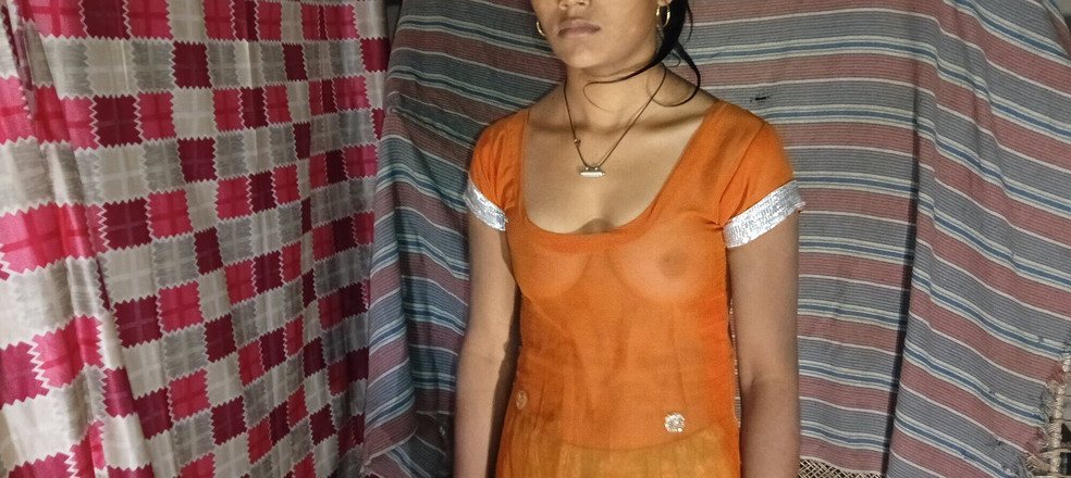 Laxmi deshi: 18 साल की भारतीय हॉट देसी लड़की की जोरदार चुदाई