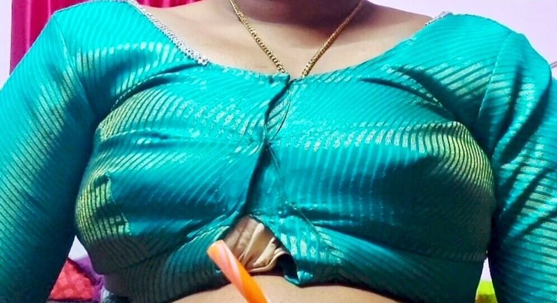 Desi Mohini: Sora vitregă super sexy sedusă de fratele ei vitreg în noapte