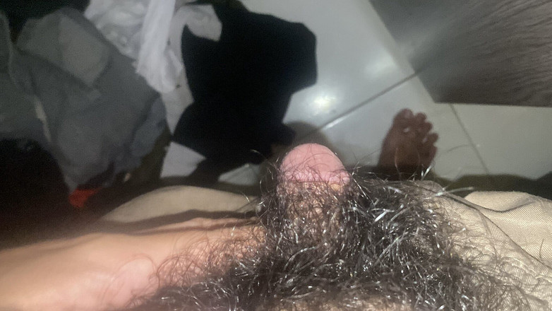 Jackson World: Ragazzo amatoriale arrapato si masturba da solo nella sua camera...