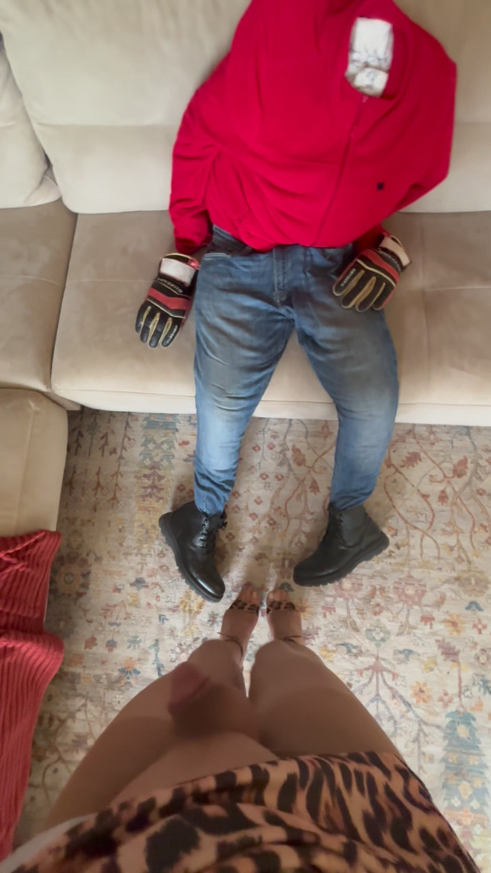 cd_aysemmm: I Sucked the Pizza Delivery Boy's Dick