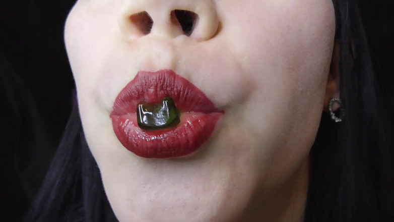 Anna Sky: Sexy giantess eating gummy bears