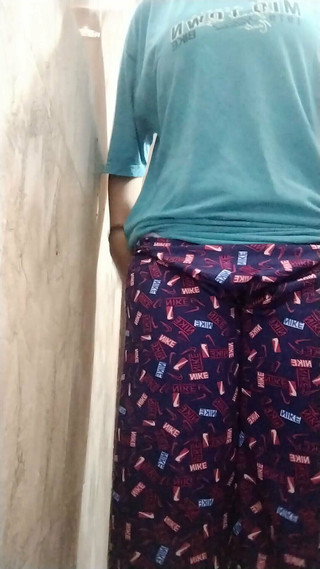 Riyathakur: Teen panna poprvé v ranní anální masturbaci