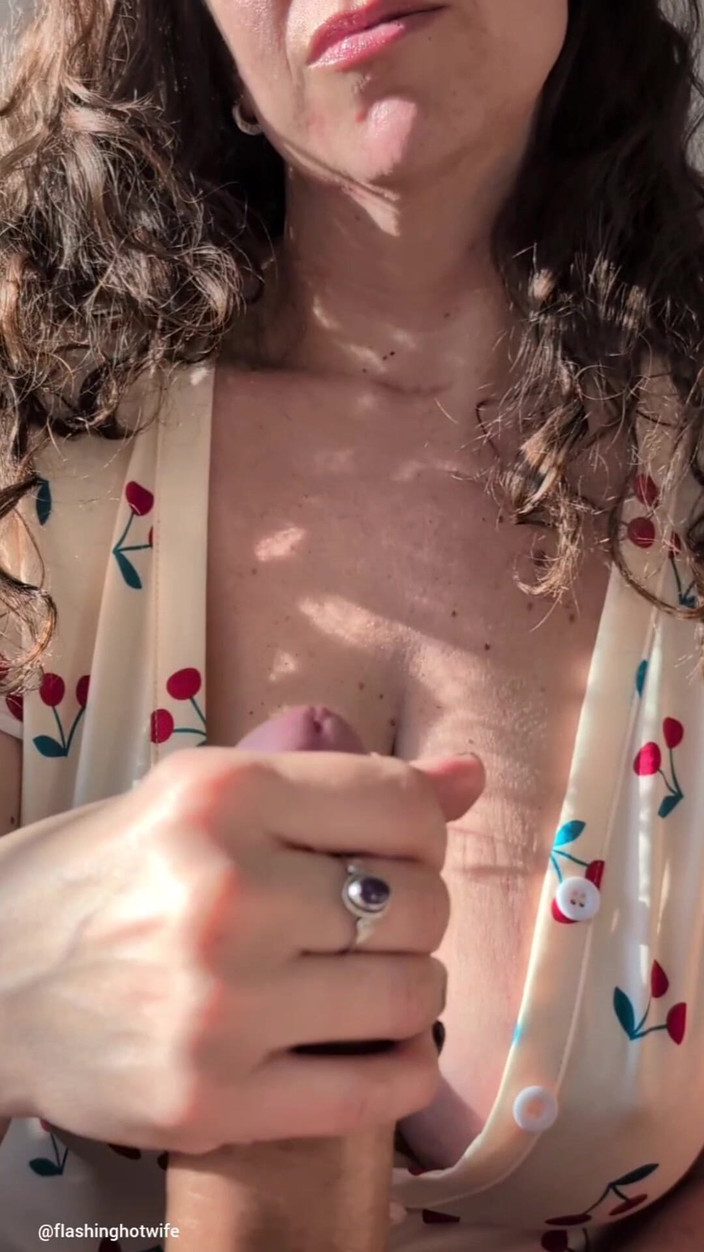 Roo Smith: ホットワイフの汚い話をする手コキ