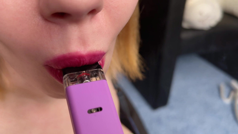 Eva Deva: Fetish merokok.i merokok, adakah awak sukakannya