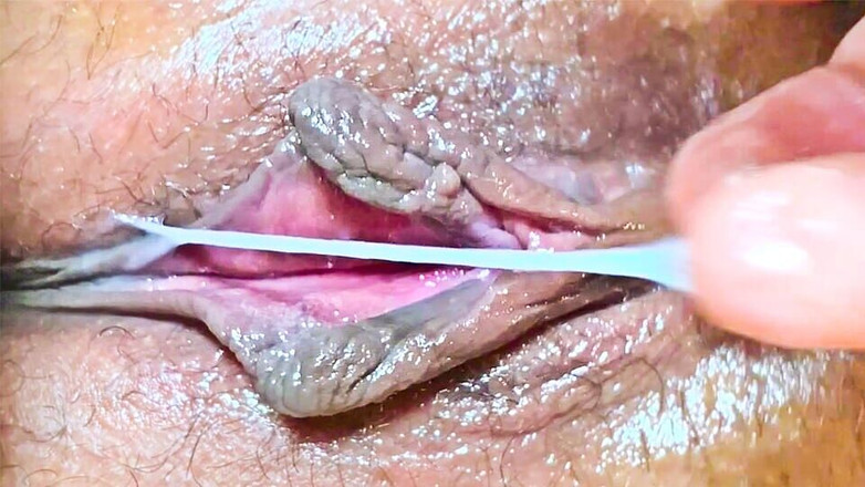 Faustina Pierre: 내 이복 누이의 쪼이는 분홍색 보지를 핑거링하고 그녀의 후장을 만졌을 때 그녀의 보지에서 나왔다.