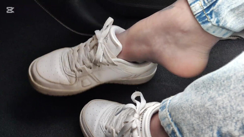 EricSkyMDH: Nylon Jeans Footjob Im Auto