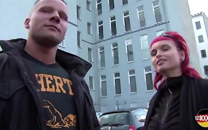 123XXX - 100% Amateurs: Dzika Niemka z rudowłosymi włosami rucha się w lesie