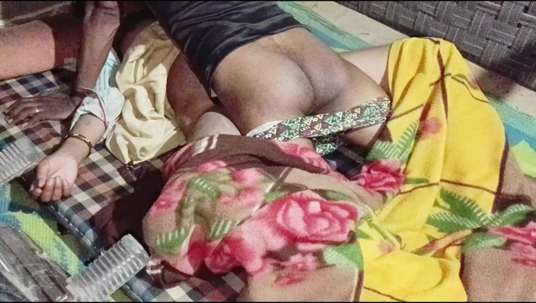 Indian sex2: Hintli üvey kız kardeşle bütün gece seks