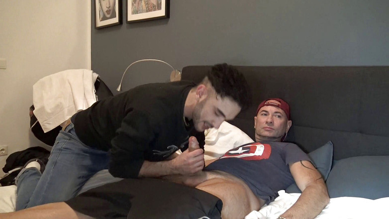 Gaybareback: Transboy twink geneukt door schattige kerel uit Frankrijk