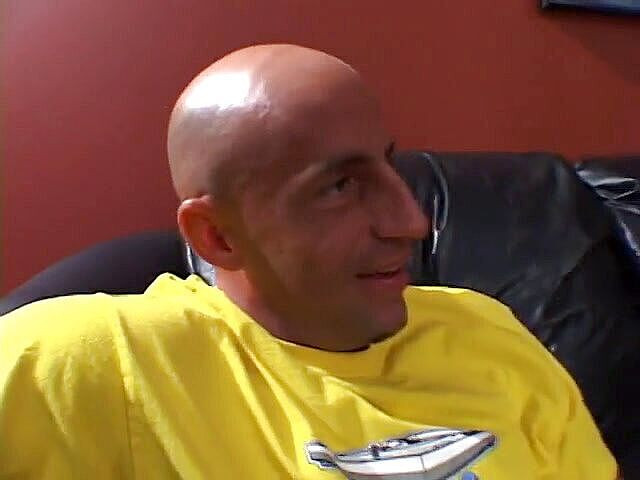 Hot Sex Party: Wspaniała dziwka lubi swoje ciasne dziury wyruchane przez ogromne słupy