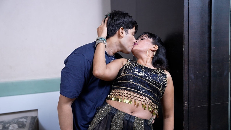 harry1: Suami India lagi asik main game sambil nelpon istrinya sambil...