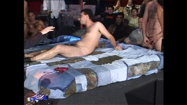 Wonderful Hot World X: 毛深い猫を持つ美しい仮面の熟女が大きなアマチュアコックによってクラブで犯されました