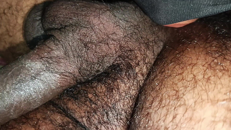 Bithi69gril: Dobre dziewczyny lubią ssie kutasa zamiast uczyć się indyjskiego grila