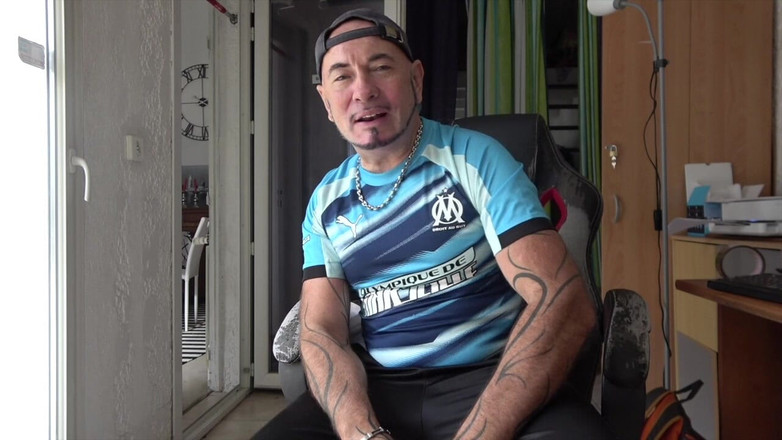 Gaybareback: Tři mladí kluci se šukají v bazénu