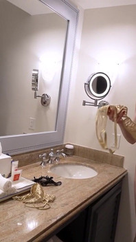 Violet Voss- nevlastní sestra Shenanigans -spiknutí plození