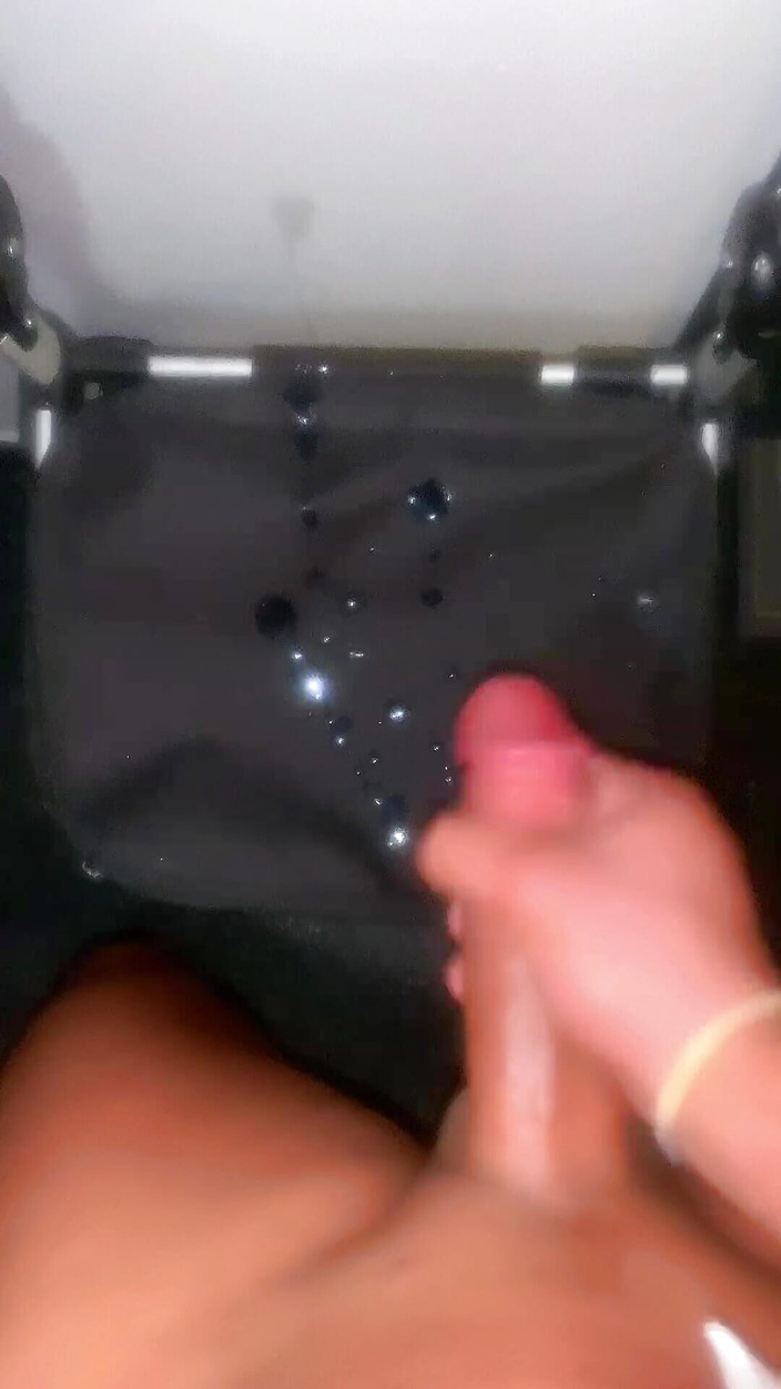 Mili51: 내 입에 사정하고 딜도 두 명과 내 엉덩이 따먹기