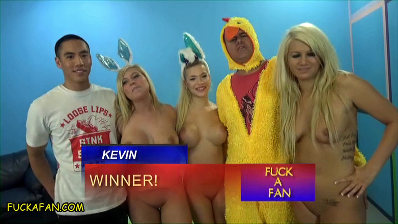 Fuck a Fan: Трахаю фаната – азіатський бухгалтер Кевін трахає Бібі Ноель, Лейлу Прайс і Хайді Голлівуд на Великдень