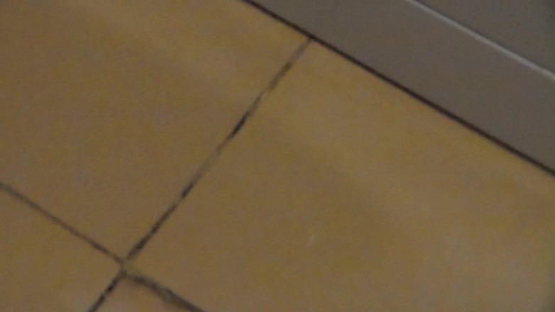 Sex hub male: John is peeing all into the washing machine