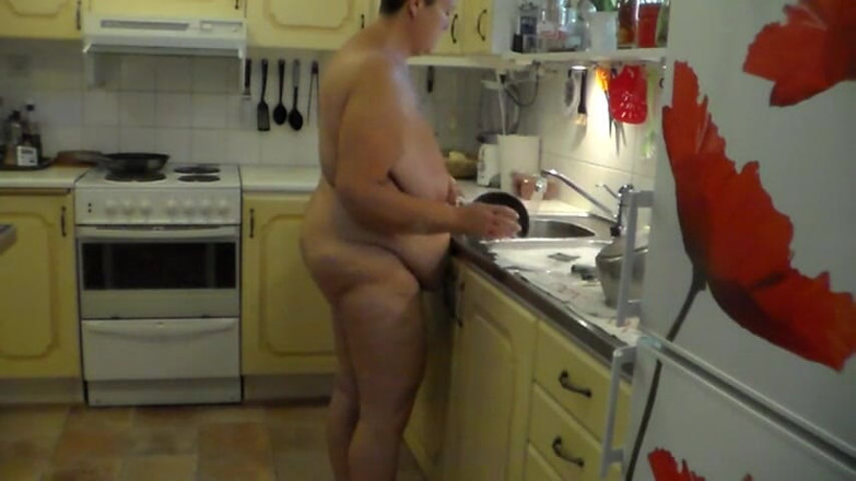 Sex hub couple: Jen does the dishes all naked