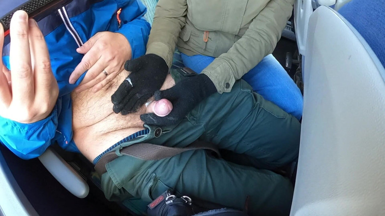 Mature_cunt: Чорні рукавички мастурбують в автобусі