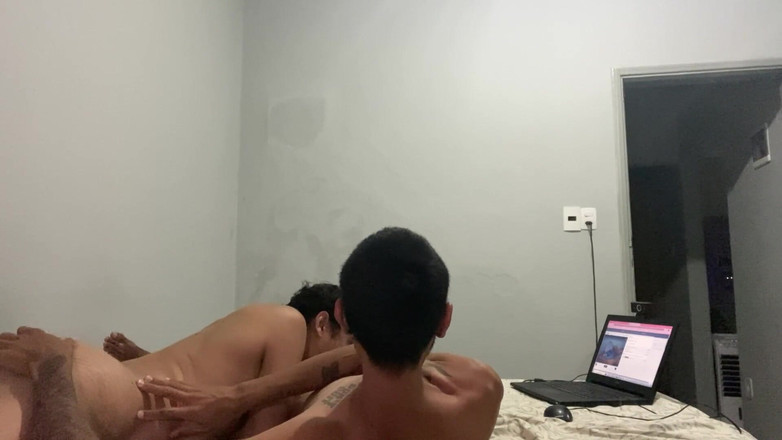 Leandro e Asafe: 两个的年轻人在网络摄像头上自慰并展示