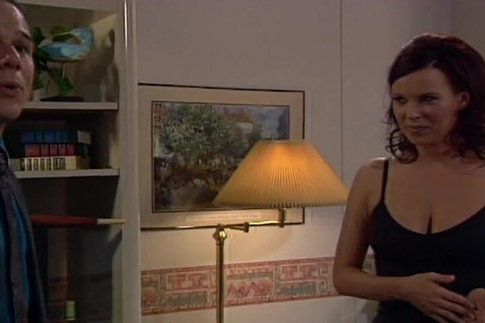 Lovers Of Vintage: 同性恋女郎在激情表演中互相舔舐和指交