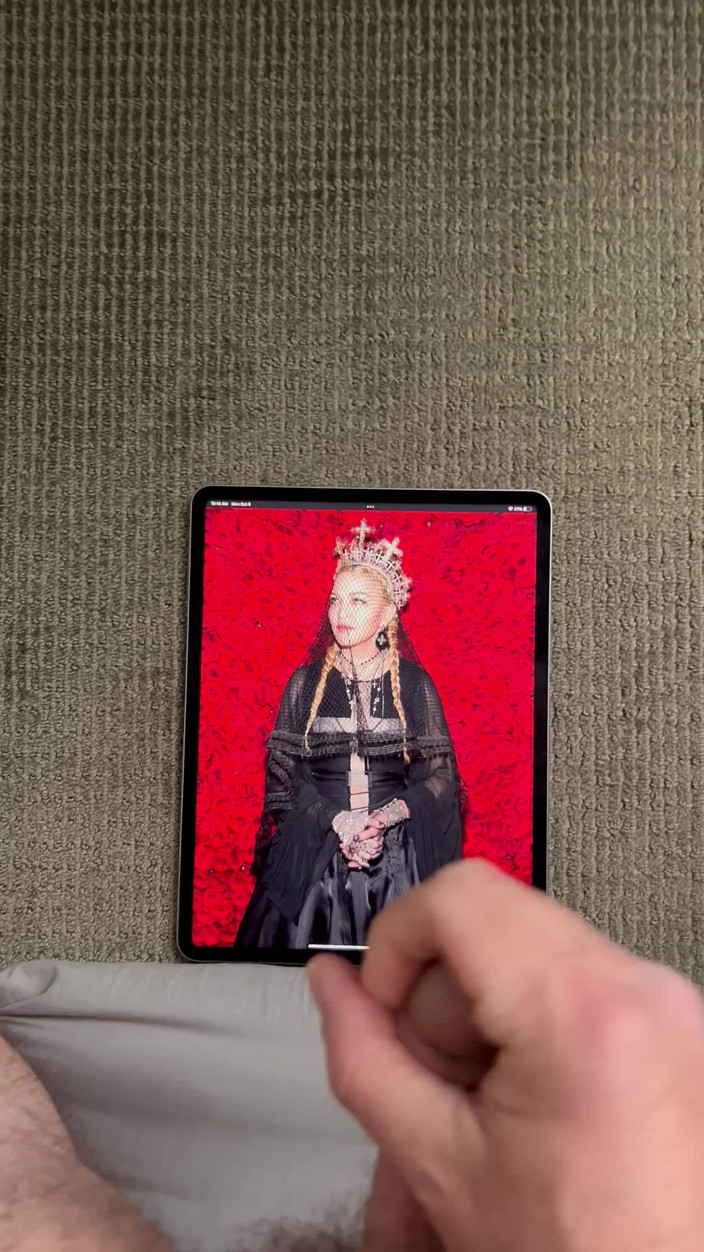 MadonnasToyBoy: Sólo výstřik