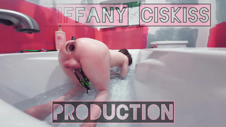 Tiffany Ciskiss: Enorme glazen kontplug Tiffany Ciskiss grote gek