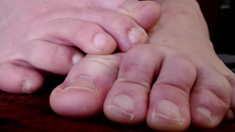 Abby Anna: Long Toes No Nail Polish