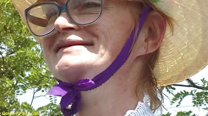 Goldwin pass: Ruda 88-letnia babcia ostro zerżnięta przez wielką rzepę