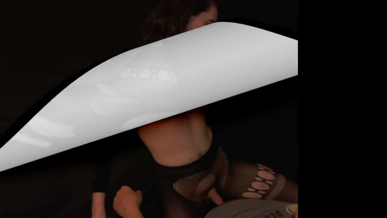 Tia Tizzianni Productions: Bella Bates jezdí na tátově tlustém ptákovi