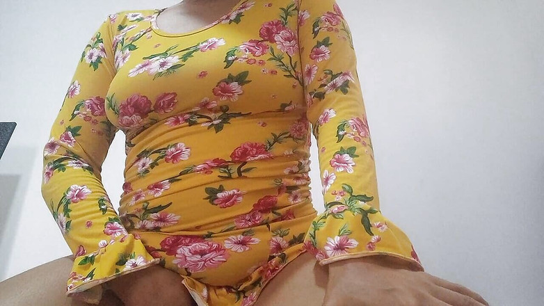 PATY PATY: Mengesankan!! Cewek semok latina lagi asik masturbasi sendirian sampai dicrot...