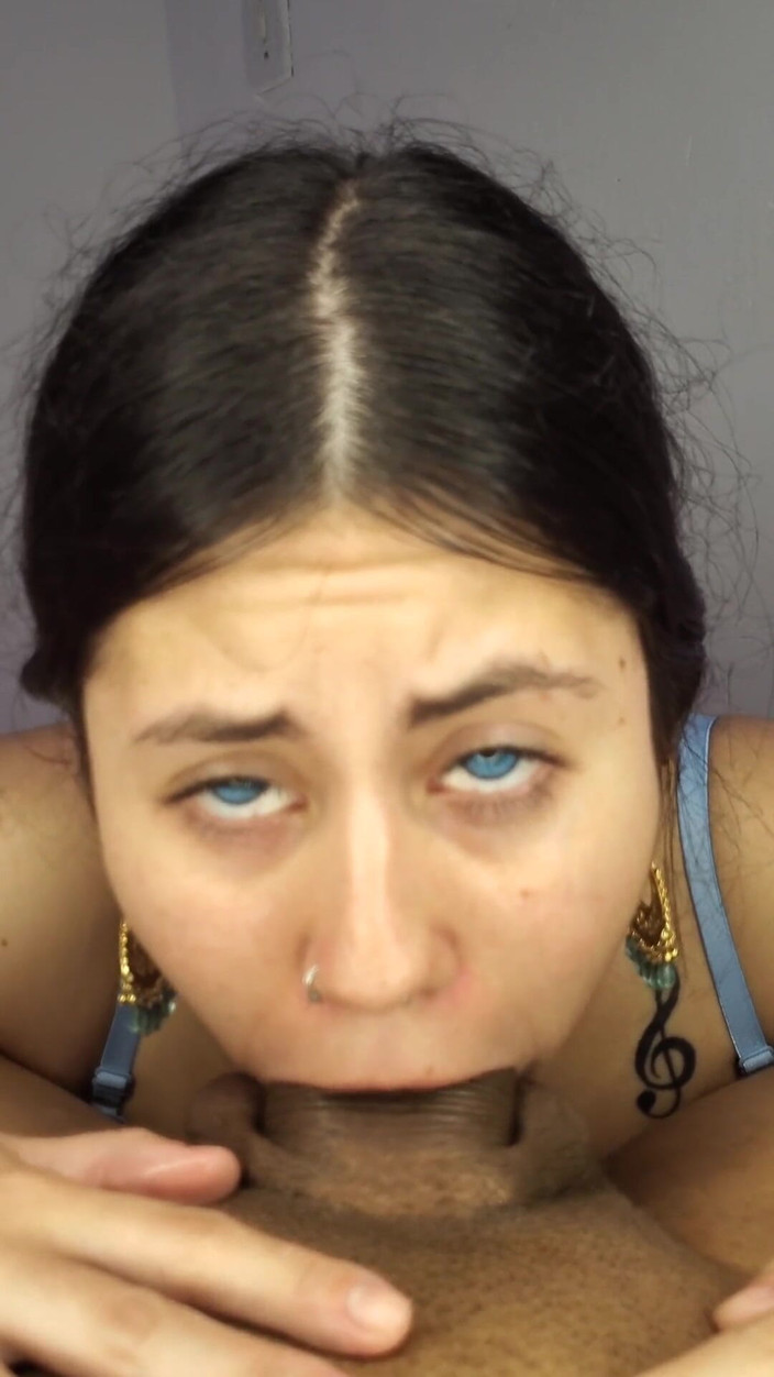 DherlyDoll: Jika anda melihat video kabur, ini kerana anda memerlukan blowjob